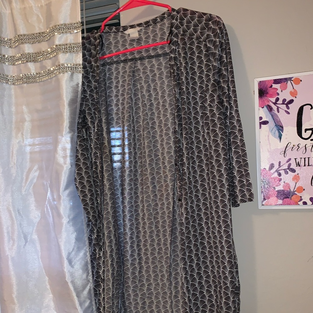 Elbow sleeved,black and white cover up/throw over